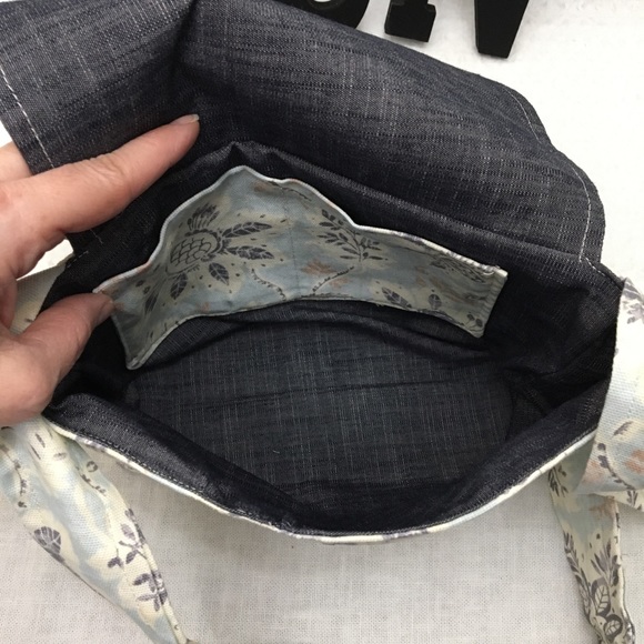 🧨3 for $30 Crossbody Purse Lt Blue & Ivory Floral - Picture 5 of 6